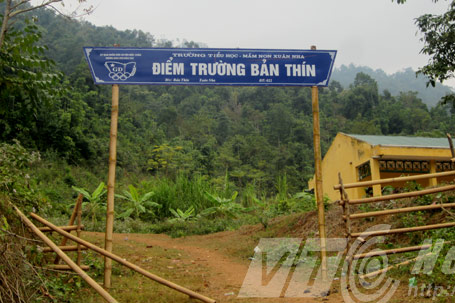 Trăn[-]khổng[-]lồ[-]cứu[-]dân[-]bản[-]khỏi[-]bầy[-]thú[-]dữ